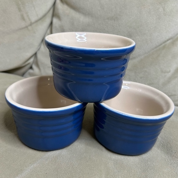Le Creuset Kitchen Le Creuset Ramekins Stoneware Custard Cups Blue